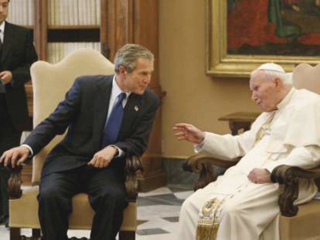 Буш пытался завербовать Иоанна Павла II для участия в "справедливой войне" в Ираке
