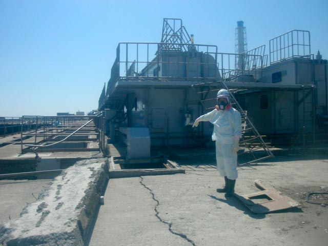 Дозу облучения выше предельной нормы в зоне аварийной АЭС "Фукусима- 1" получили уже 30 специалистов - участников восстановительных работ. Об этом сообщил сегодня представитель энергокомпании TEPCO, которая является оператором станции