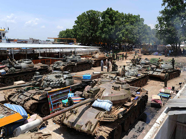 Как минимум 57 человек погибли во вспыхнувших в субботу военных действиях в штате Джонглей, где южносуданская армия вступила в бой с мятежниками под командованием генерала Гэбриеля Тангиньи