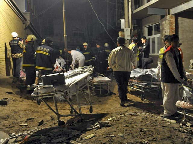 В китайской столице в ночь на понедельник произошел крупный пожар, в результате которого 17 человек погибли и еще 24 были ранены, сообщает новостной портал "Сина"