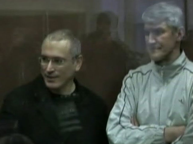 Защита Ходорковского отправила в суд 2,6 кг замечаний на протокол судьи Данилкина