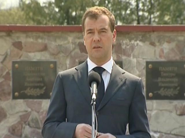 Медведев считает, что Чернобыль научил власть сообщать больше правды о катастрофах