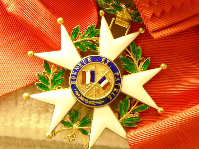 Всемирно известный музыкант Владимир Спиваков стал обладателем высшей награды Франции - ордена Почетного легиона