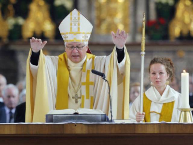Католический епископ Маркус Бюхель считает, что женский дьяконат мог бы стать первым шагом на пути к женскому священству