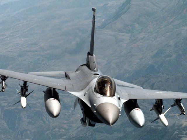 На Сицилии при посадке на базе Сигонелла в среду потерпел крушение истребитель НАТО F-16, задействованный в операции международной коалиции в Ливии