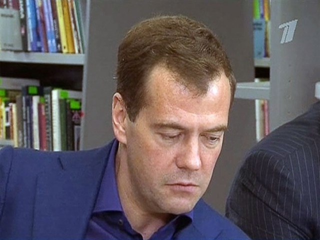 Президент Дмитрий Медведев встретился с основными представителями русскоязычного интернета и заверил, что ограничивать его свободу власти не собираются, а также обсудил с ними вопросы авторских прав