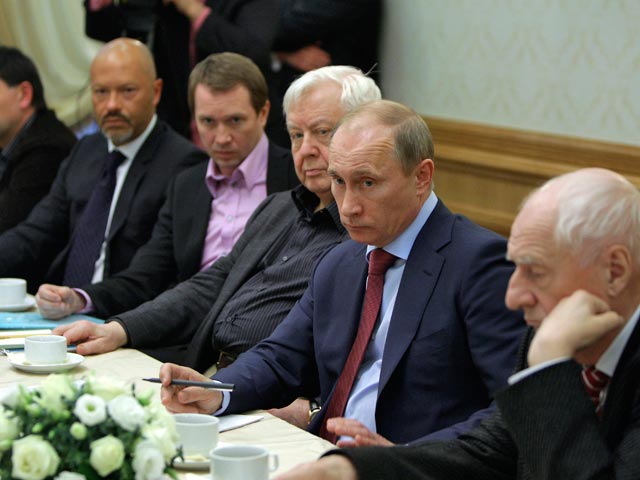 На встрече с деятелями театра и кино, которая прошла сегодня в Пензе, премьер-министр РФ Владимир Путин пообещал в ближайшее время рассмотреть и утвердить концепцию развития театрального искусства до 2020 года