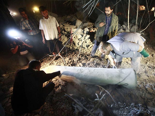 В результате авианалета погибли сын и трое внуков Каддафи