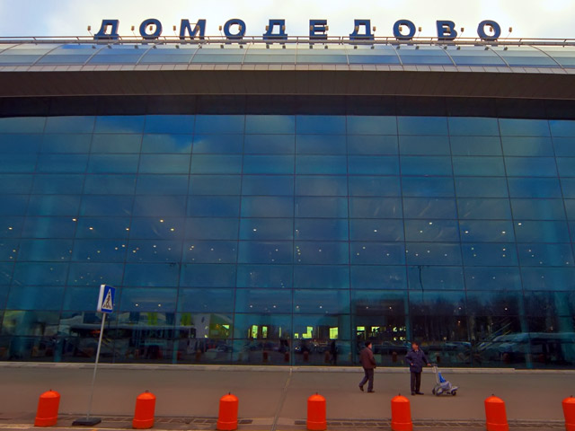 Российская Генпрокуратура, которая по поручению президента осуществила проверку аэропорта "Домодедово", подтвердила, что крупнейший аэропорт России управляется из-за рубежа и созданная схема позволяет скрыть реальных собственников закрытого акционерного о