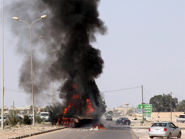 По словам представителя ливийских повстанцев, в результате налета уничтожено 10 танков и других боевых машин