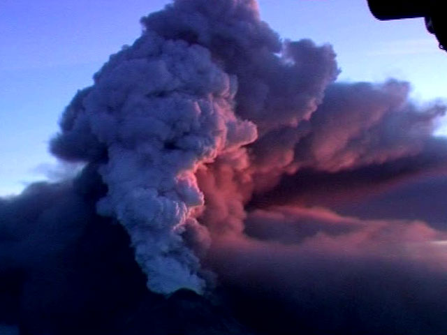 На Камчатке активизировался вулкан Кизимен, выбросивший пепел на высоту до 6 км над уровнем моря