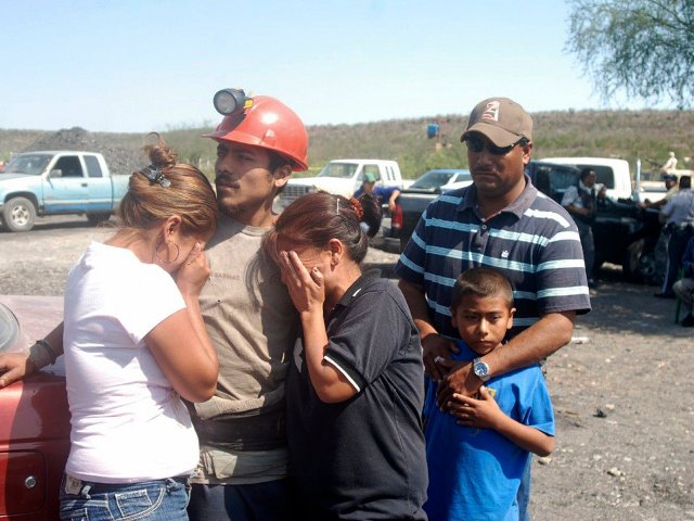 Сделать все возможное для спасения горняков, оказавшихся в подземной западне после взрыва на шахте на севере Мексики, обещал президент этой страны Фелипе Кальдерон