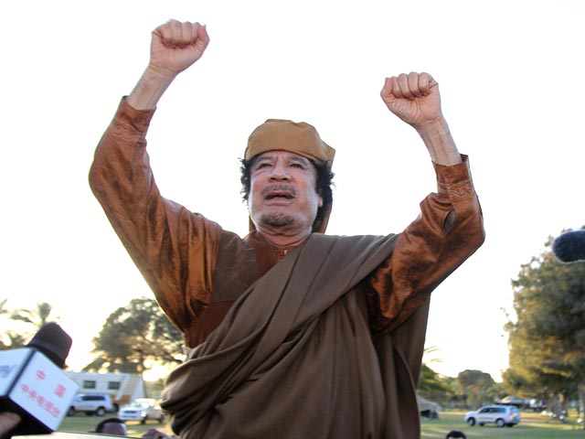 Главе Ливии Муаммару Каддафи, ведущему гражданскую войну против своего народа, Международный уголовный суд (МУС) в Гааге может предъявить обвинения в совершении преступлений против человечности, после чего будет выдана санкция на его арест