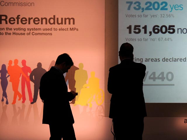 Жители Соединенного Королевства отвергли на референдуме предложенную им реформу избирательной системы страны и переход к альтернативному голосованию (AV) при выборах депутатов Палаты общин британского парламента