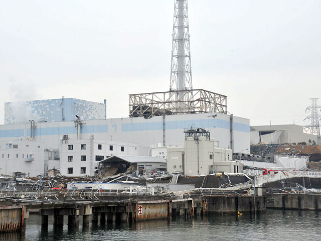 Энергокомпания TEPCO - оператор АЭС "Фукусима-1" - сегодня открыла двойные двери здания 1-го реактора для выполнения намеченных работ по его активному охлаждению