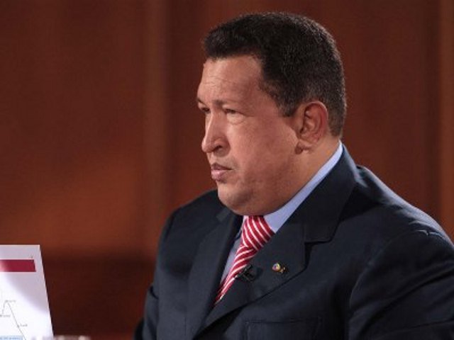 Травма колена не позволила президенту Венесуэлы Уго Чавесу отправиться в турне по странам Латинской Америки