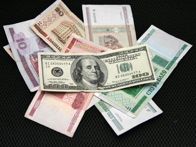 Средний курс, по которому белорусские госбанки готовы покупать иностранную валюту, в среднем на 65% превышает официальный курс белорусского рубля