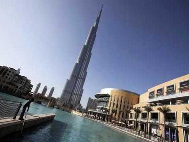В Дубае мужчина совершил самоубийство, сбросившись с самого высокого в мире здания - башни "Бурж Халифа"