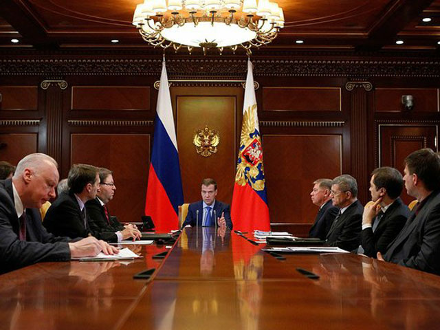Медведев объявил войну чиновникам, лезущим в судебные разбирательства - их заклеймят поименно