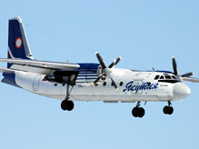 В аэропорту "Якутск" в четверг совершил аварийную посадку самолет Ан-26 авиакомпании "Якутия". Как сообщает пресс-служба авиакомпании, самолет совершил посадку на одном двигателе