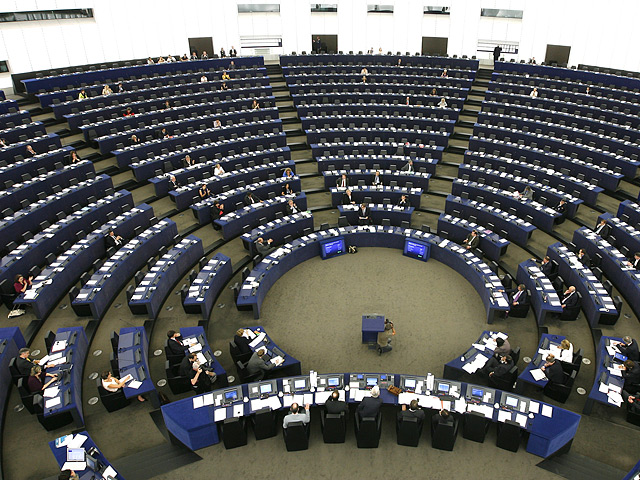 Сегодня в Совете (ЕС) обсуждаются предложения Еврокомиссии, которые, в частности, уточняют условия для временного восстановления контроля на национальных границах государств Евросоюза