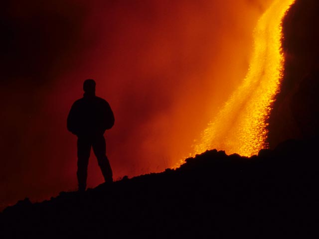 На Сицилии проснулся вулкан Этна - извержение срывает авиаперелеты