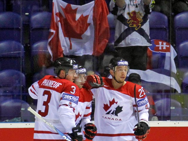 Иностранные букмекеры считают, что сборная России по хоккею уступит команде Канады с разницей в 1-2 шайбы в четвертьфинальном матче чемпионата мира в Словакии