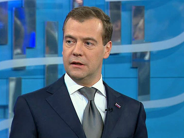 Медведев открыто не сказал, что ему нравится идея Путина и произнес буквально следующее: создание Общероссийского народного фронта "объяснимо с точки зрения избирательных технологий" и соответствует законодательству