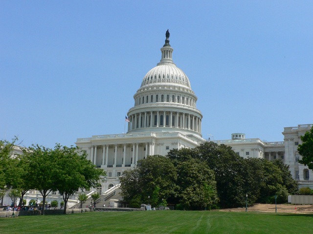 Комитет по делам вооруженных сил палаты представителей Конгресса США одобрил законопроект о военных расходах на 2012 год в объеме порядка 690 млрд долларов