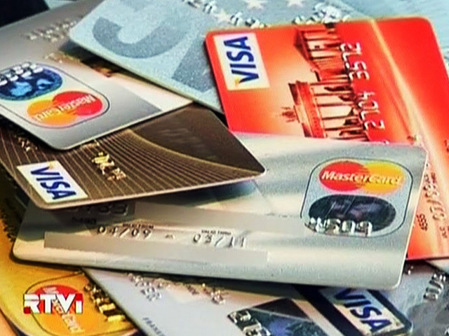 Федеральная антимонопольная служба (ФАС) уже в ближайшие дни может начать проверку Visa и MasterCard на предмет конкурентоспособности комиссий за обслуживание пластиковых карт