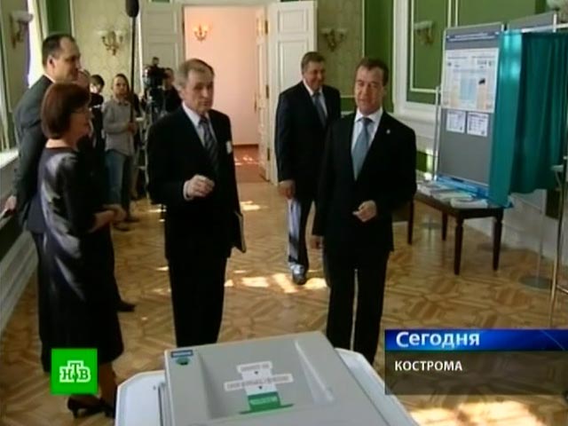 Медведев занял "жесткую позицию": выборы к 2015 году должны на 90% стать электронными, тогда все по-честному