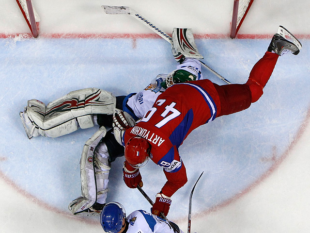 Главный тренер сборной России Вячеслав Быков признал, что его команда проиграла более сильному сопернику в полуфинале хоккейного чемпионата мира