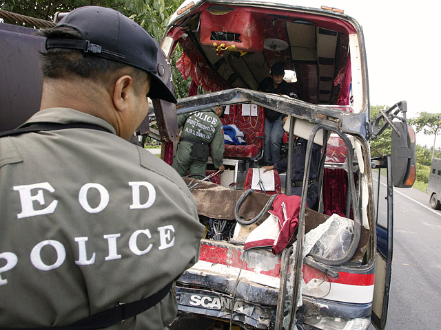 Трое россиян получили серьезные ранения при аварии пассажирского автобуса в Таиланде