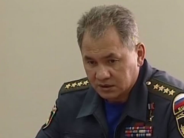 Глава МЧС Сергей Шойгу отстранил от работы водителя за то, что тот разъезжал по Москве с включенными спецсигналами и грубил окружающим водителям