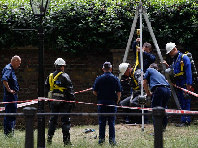Лондонская полиция ищет бомбу в центре города, возможно, заложенную ирландскими террористами