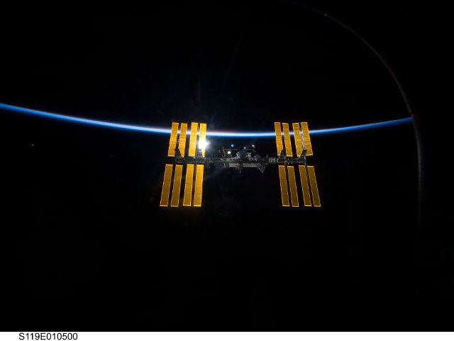 Экипажу Международной космической станции не удалось, как планировалось, ввести в эксплуатацию российскую систему получения кислорода "Электрон-ВМ"