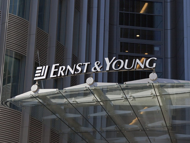 Россия возглавила коррупционный рейтинг Европы по версии аудиторов компании Ernst & Young: российские предприниматели чаще коллег из других европейских стран готовы давать взятки &#8211; наличными или "борзыми щенками"