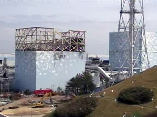Ликвидаторы аварии на японской АЭС "Фукусима-1" вошли 18 мая во второй энергоблок станции, где находится один из аварийных реакторов