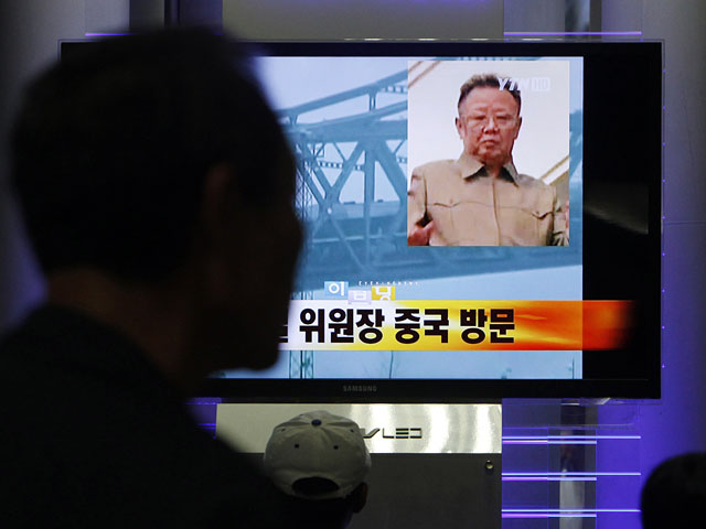 Противоречивая информация поступает из Южной Кореи, где местные СМИ не могут разобраться, кто именно в пятницу посетил Китай - Ким Чен Ын, сын и предполагаемый наследник лидера КНДР Ким Чен Ира, или же сам лидер