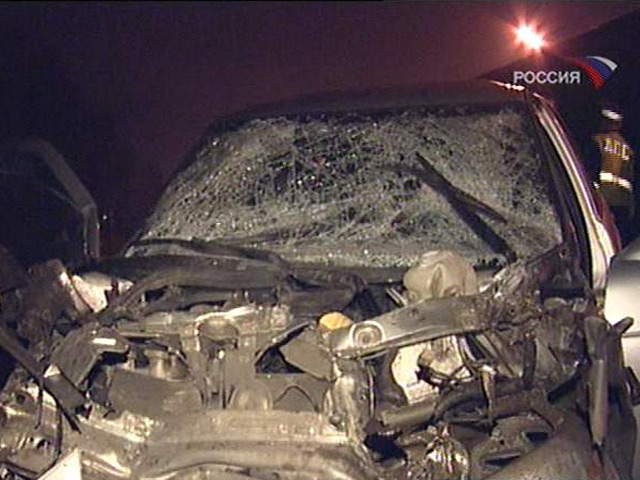 В Щекинском районе Тульской области произошло столкновение пассажирского автобуса, грузовой машины и "ВАЗ-2010", в результате погибли два человека, еще восемь человек получили травмы