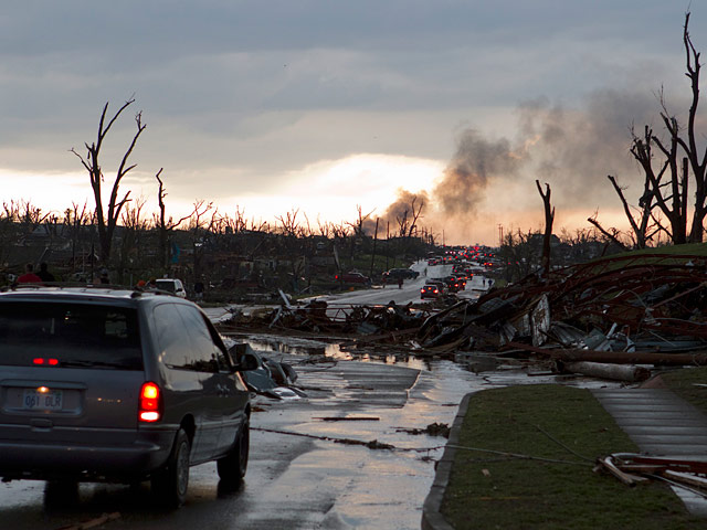 Разрушительное торнадо, обрушившееся на город Джоплин в американском штате Миссури, унесло жизни 89 человек