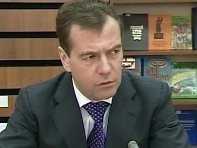 Президент России Дмитрий Медведев впервые в истории пригрозил увольнением конкретному лицу в правительстве Владимира Путина