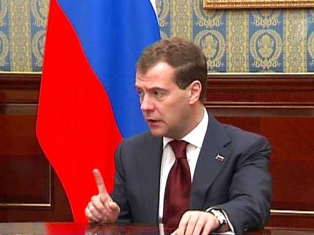 Медведев настаивает на снижении страховых взносов для всех