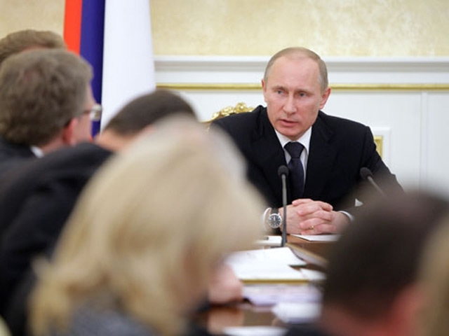 "К началу 2012 года мы должны полностью компенсировать кризисный спад , - сказал Путин на совещании по формированию федерального бюджета на 2012 год