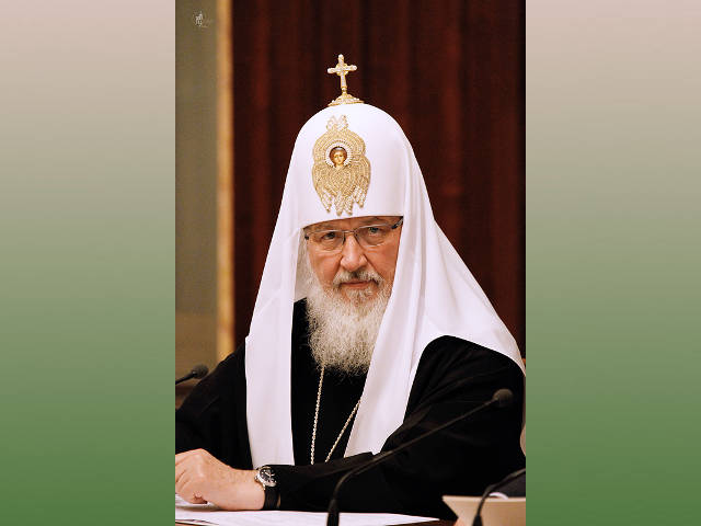 В вступительном слове на открытии Собора Патриарх отметил, что в настоящее время "Россия стоит перед выбором, который определит ее будущее"
