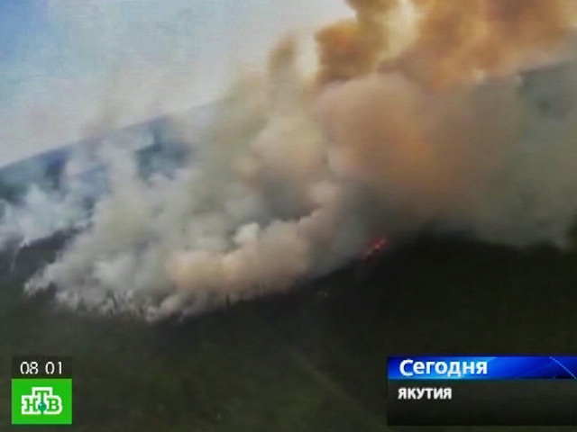 Наиболее тяжелая обстановка - в Якутии. Там горит почти сто тысяч гектаров тайги, причем с каждым днем площадь пожаров увеличивается