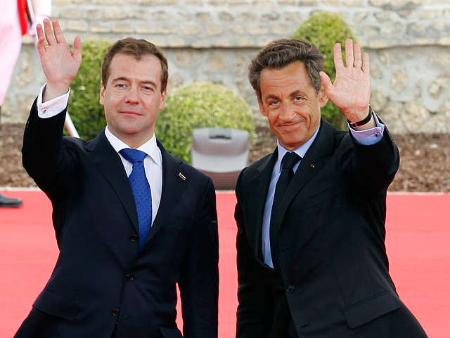 Президенты РФ и Франции Дмитрий Медведев и Николя Саркози договорились в четверг во французском Довиле, что контракт по приобретению Россией четырех вертолетоносцев типа Mistral у французов будет подписан через две недели