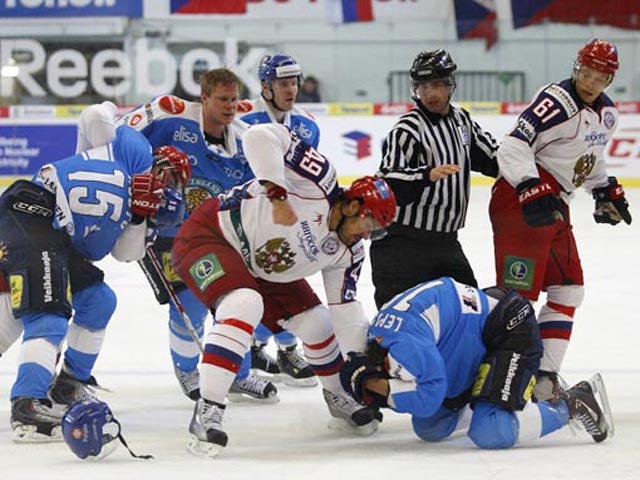 В Риге 2 июня состоится турнир под названием Icebox-2011 с участием известных хоккеистов-тафгаев, которых еще называют "полицейскими", из Европы и Северной Америки