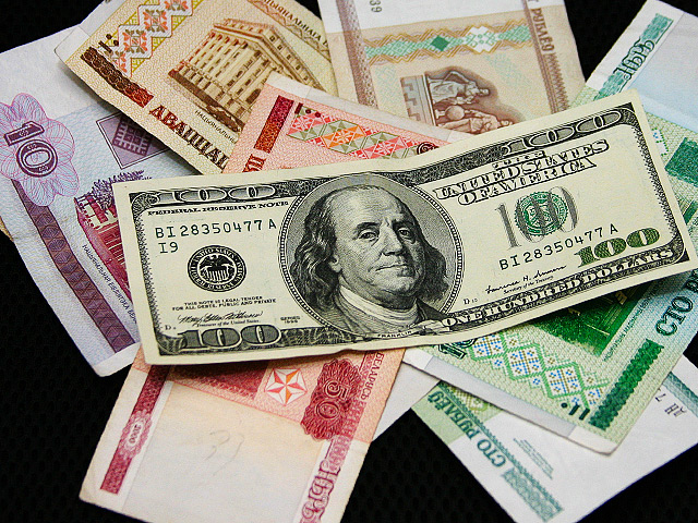 Международное рейтинговое агентство Standard & Poor's снизило долгосрочный рейтинг Белоруссии по обязательствам в национальной валюте с "В+" до "В", рейтинг в иностранной валюте подтвержден на уровне "В"