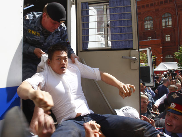 Гей-парад в Москве разогнан - 34 задержанных
